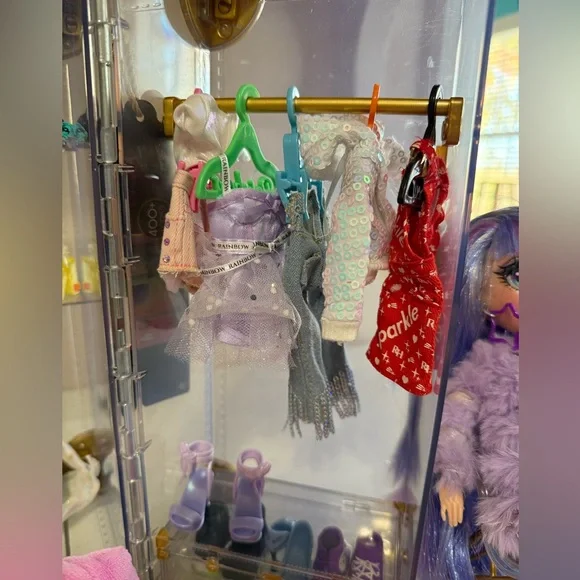 Rainbow High Deluxe Fashion Closet Playset with Doll, Clothes, Shoes and More! - Picture 9 of 12